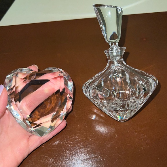 Crystal Tilted Diamond Shaped Bottle with Stopper & Heart Shaped Paperweight 💠 - Picture 5 of 11